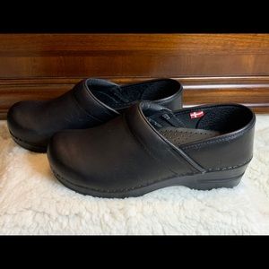 Women’s Sanita Leather Clogs